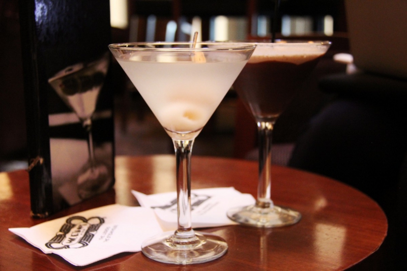 boite-nuit-AIGLUN-min_martini_bar_lychee_chocolate_alcohol_liquor_happy_hour_happy-910161